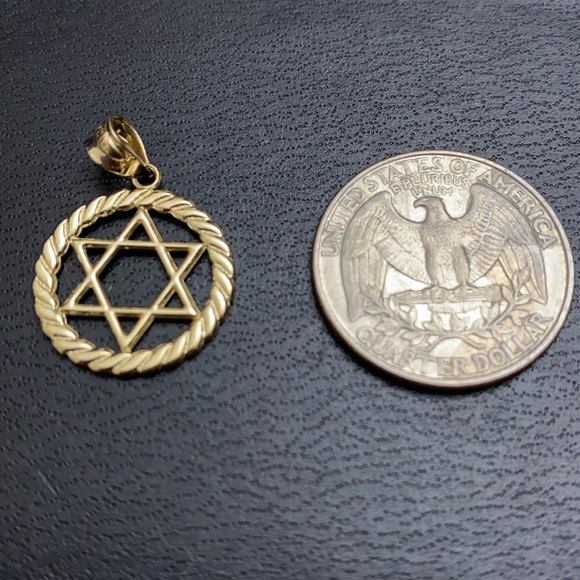 10K Gold Gold Jewish Star of David Circle Pendant - Picture 7 of 7